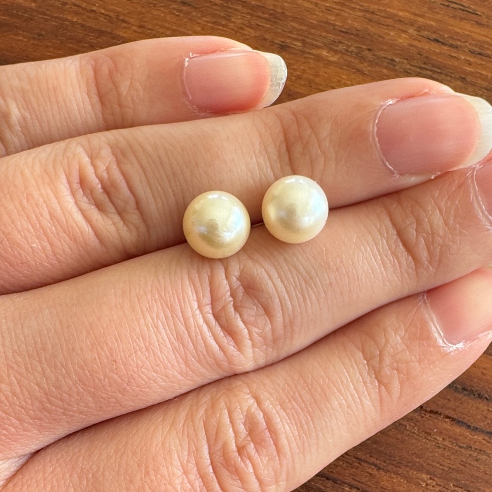 Pearl & 14 karat yellow gold Stud Earrings - Timeless Women’s Jewelry - Picture 2 of 6